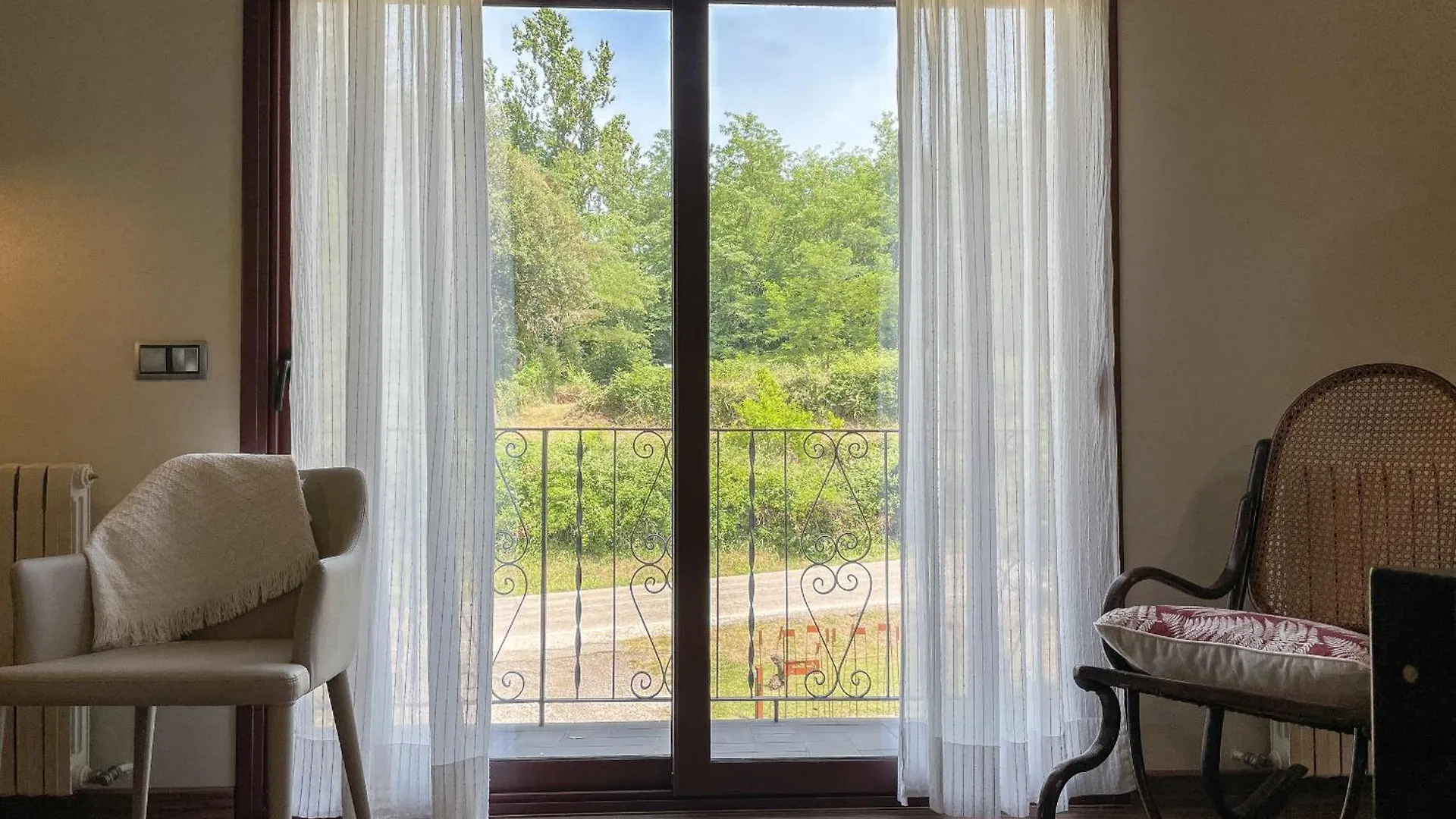 Can Baseia - Amb Jardi I Acces Privat A La Fageda Santa Pau Spain